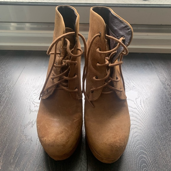 Steve Madden camel brown lace-up booties, in a 3 in. heel. - Picture 4 of 4